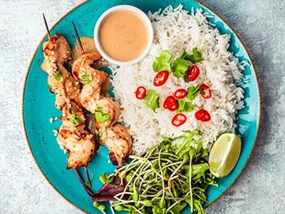 Kremowy chicken satay z ryżem - Luncher Policzona Szama