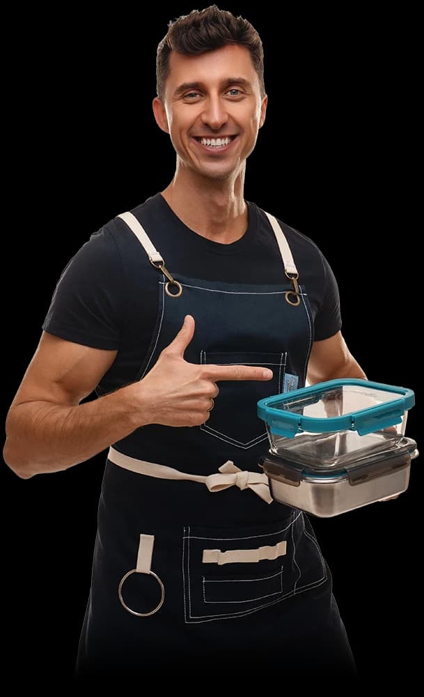 Mateusz z przygotowanymi pudełkami lunchowymi